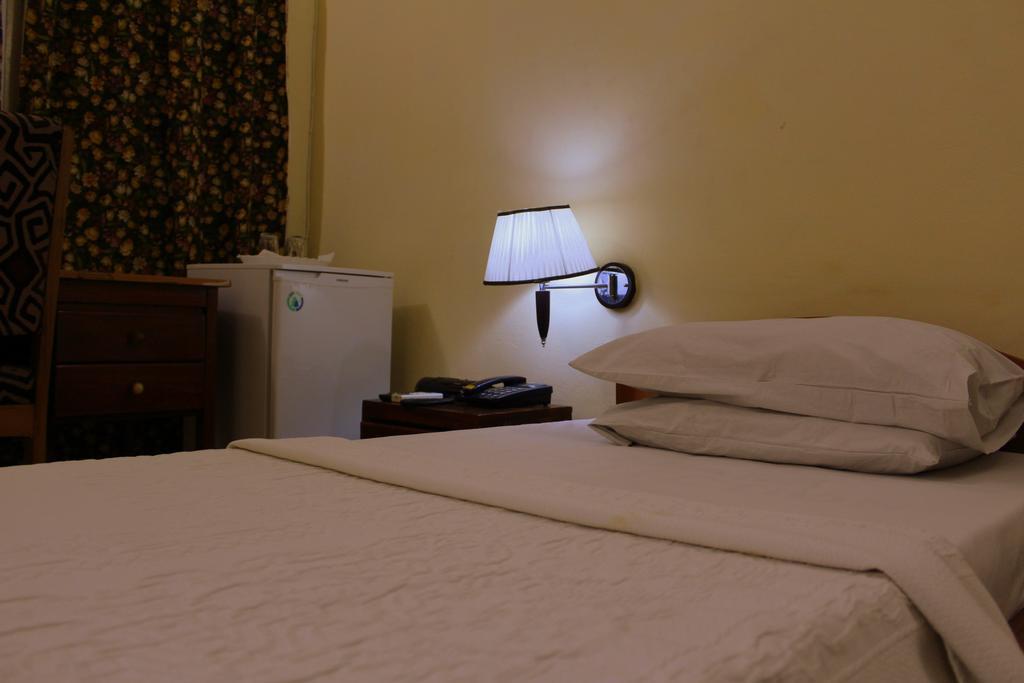 Hotel Loreto Кейп-Кост Экстерьер фото