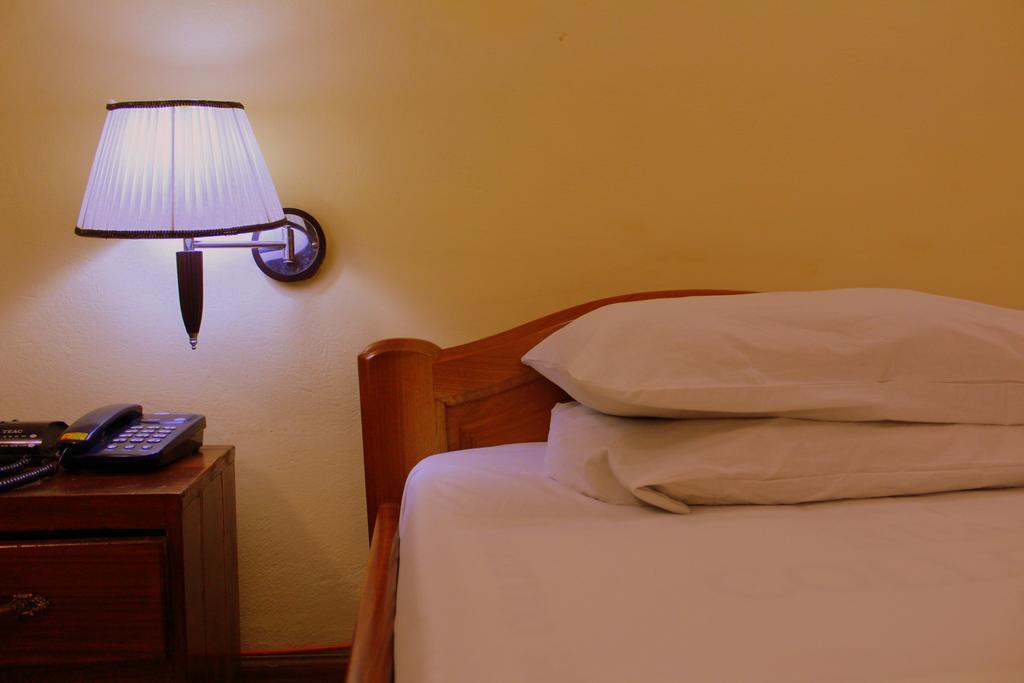 Hotel Loreto Кейп-Кост Экстерьер фото